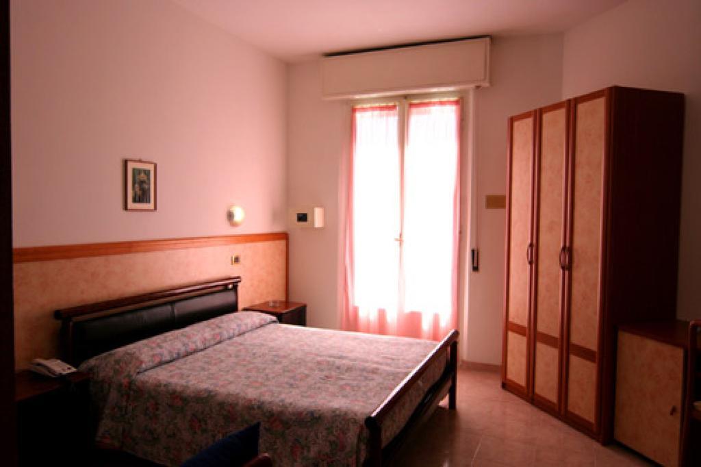 Hotel Parigi Rimini Luaran gambar