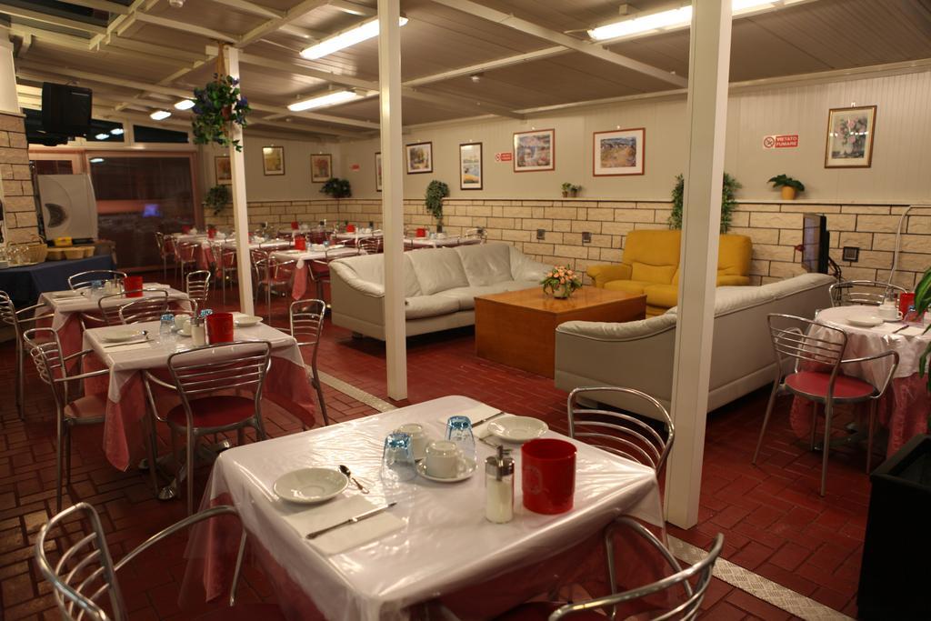 Hotel Parigi Rimini Luaran gambar